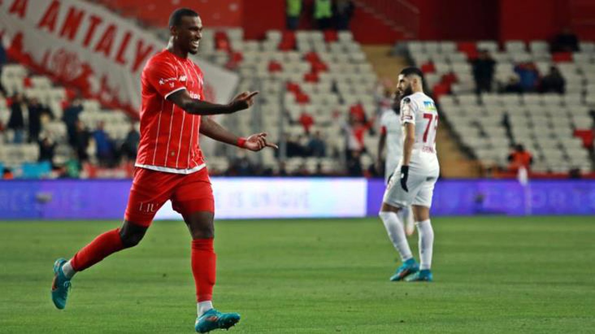 Antalyaspor, Hatayspor\'u farka boğdu!