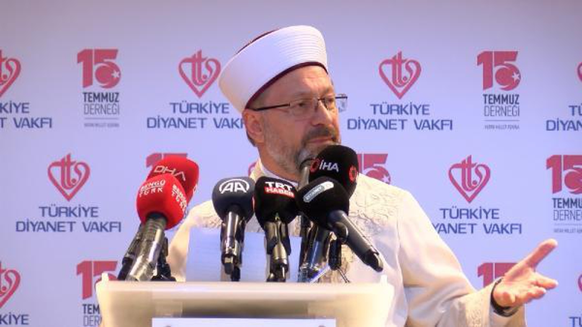Diyanet İşleri Başkanı Erbaş, 15 Temmuz şehitlerinin aileleriyle iftarda bir araya geldi