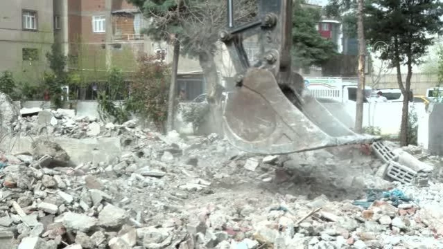 DİYARBAKIR - Kamulaştırılan yapının yıkımı gerçekleşti
