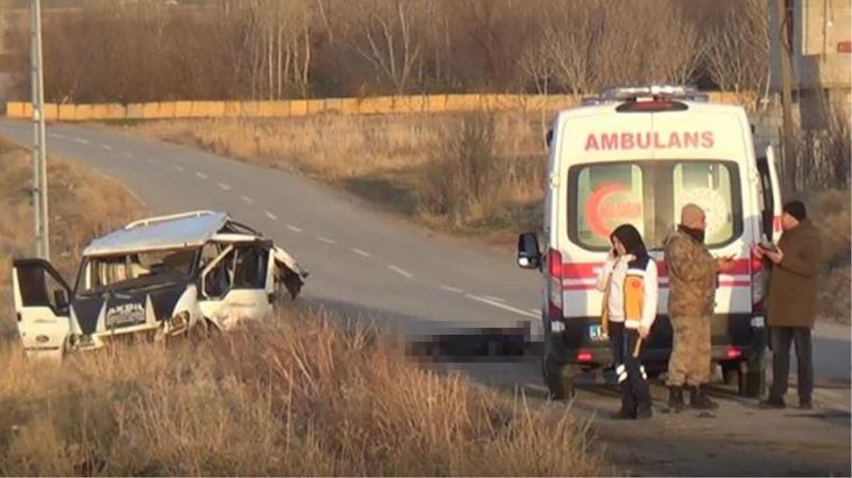 Bitlis\'te düzensiz göçmenleri taşıyan minibüs yoldan çıktı: 4 ölü, 25 yaralı