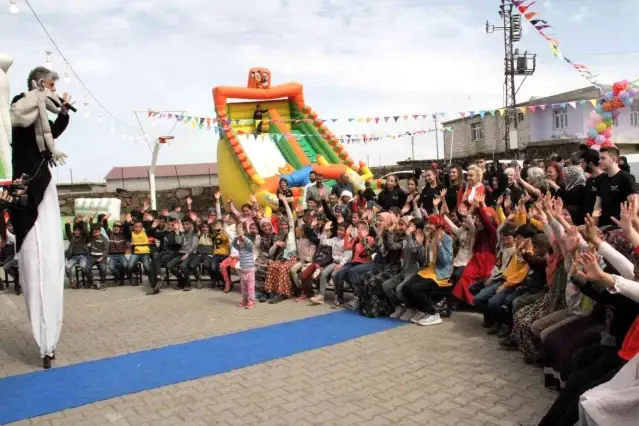 İş kadınlarından köyde çocuk festivali