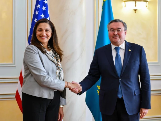 Kazakistan, Rusya'ya yönelik yaptırımlardan etkilenmemek için ABD ile görüşüyor