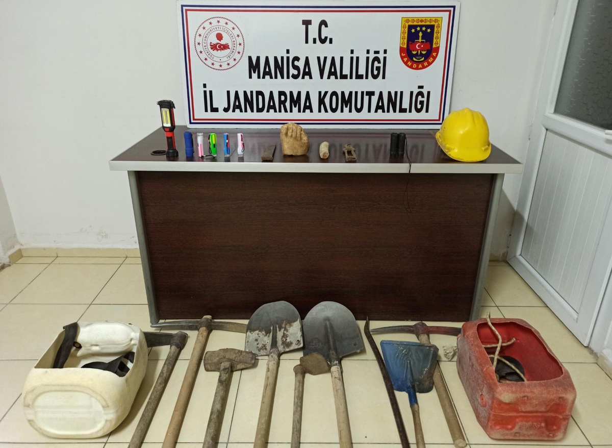 Manisa\'da kaçak kazı yapan 7 kişi yakalandı