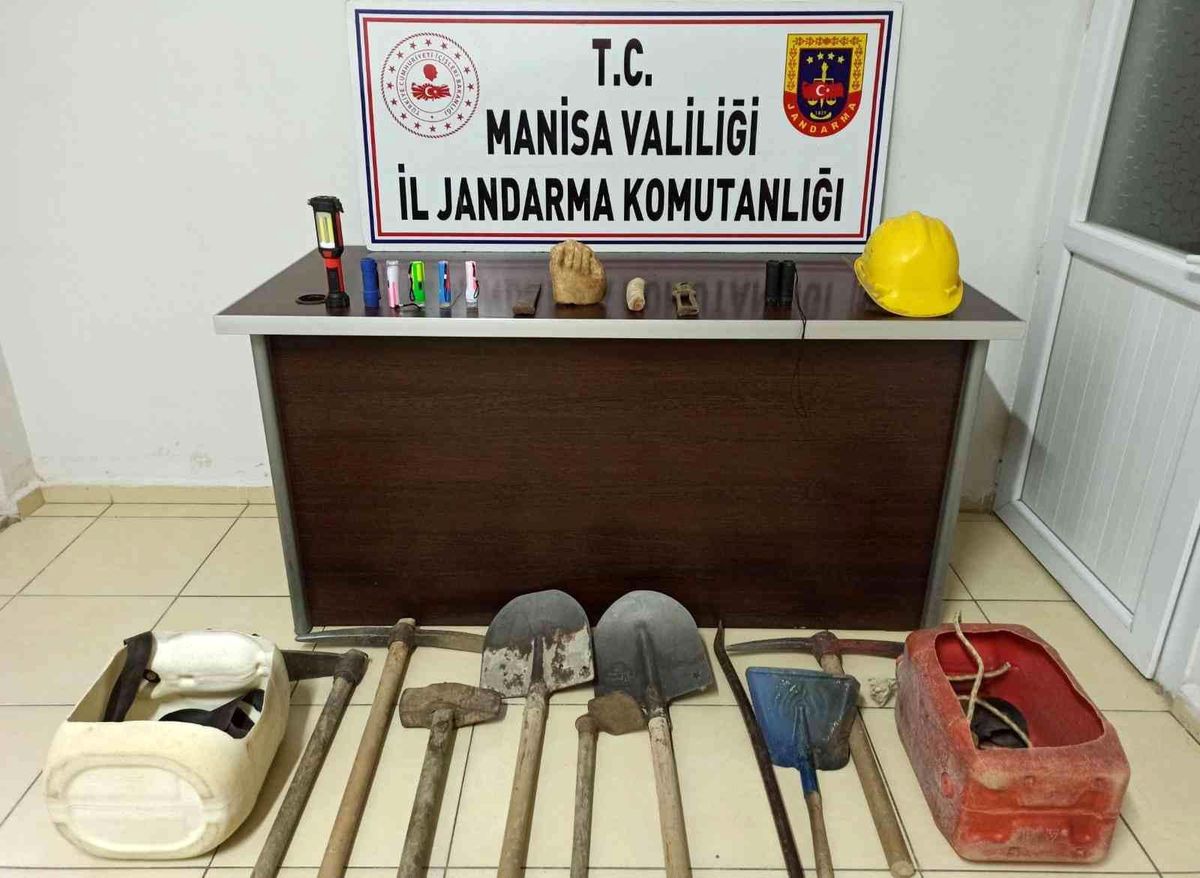 Manisa\'da kaçak kazıya suçüstü
