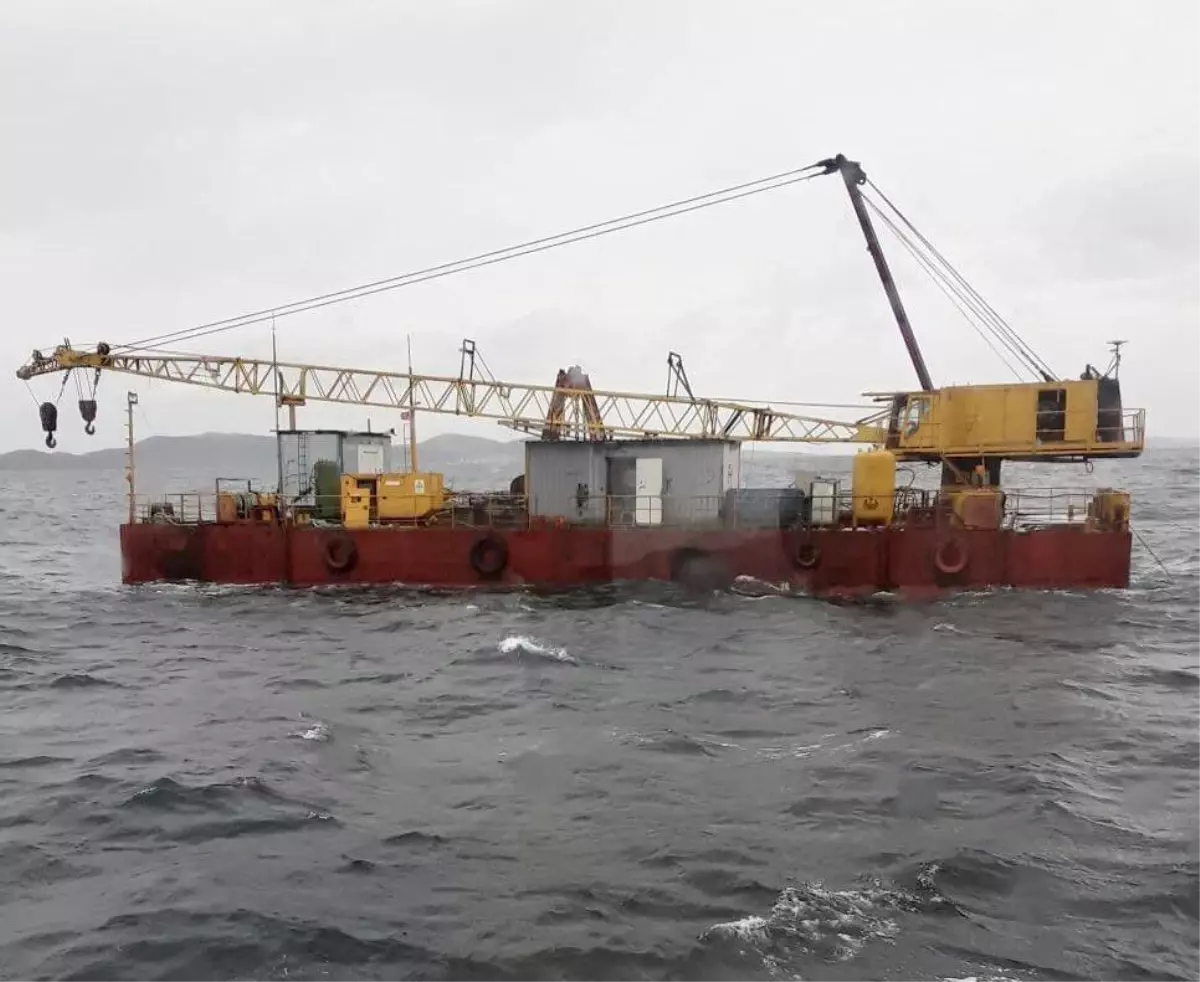 Marmara Adası açıklarında sürüklenen şat limana çekildi