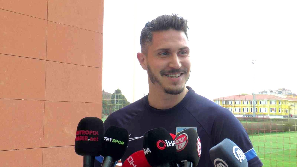 Son dakika haber... Mert Çetin: "Takımdaki aile ortamımızı sahaya yansıtıp kazanacağız"