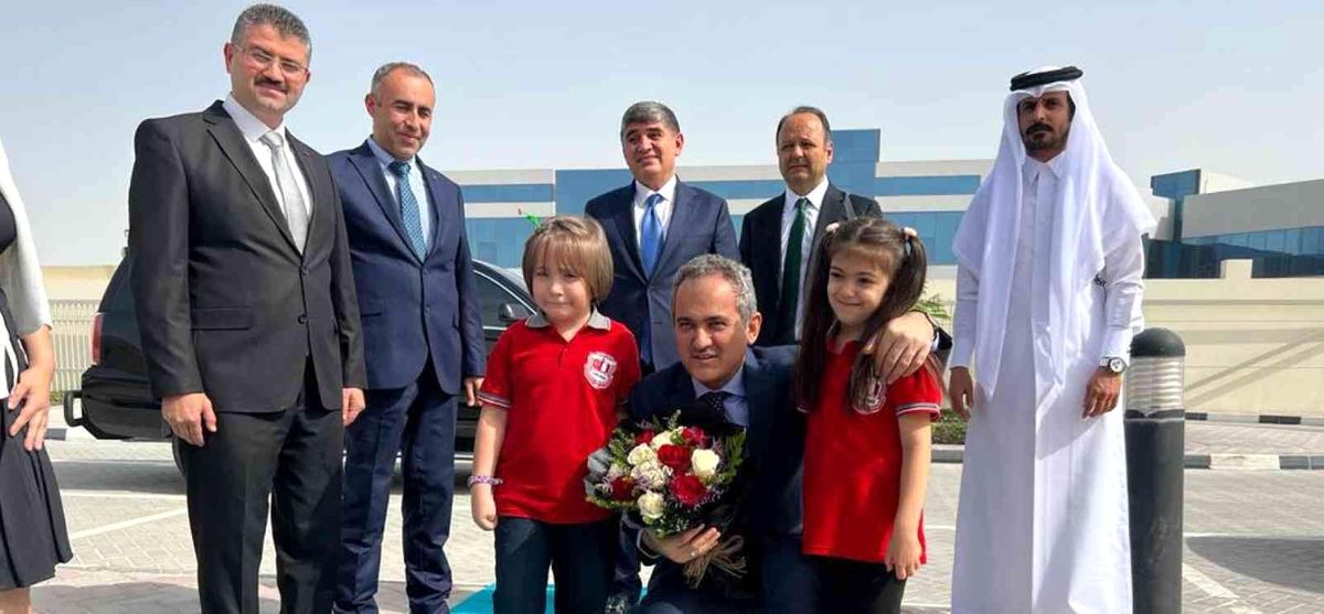Milli Eğitim Bakanı Özer, Katar\'daki Türk okulunu ziyaret etti