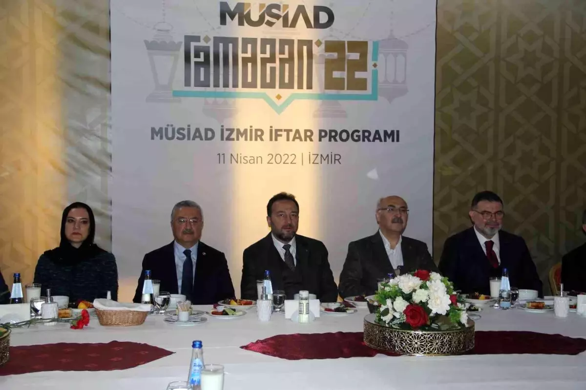 MÜSİAD İzmir\'den iftar yemeği