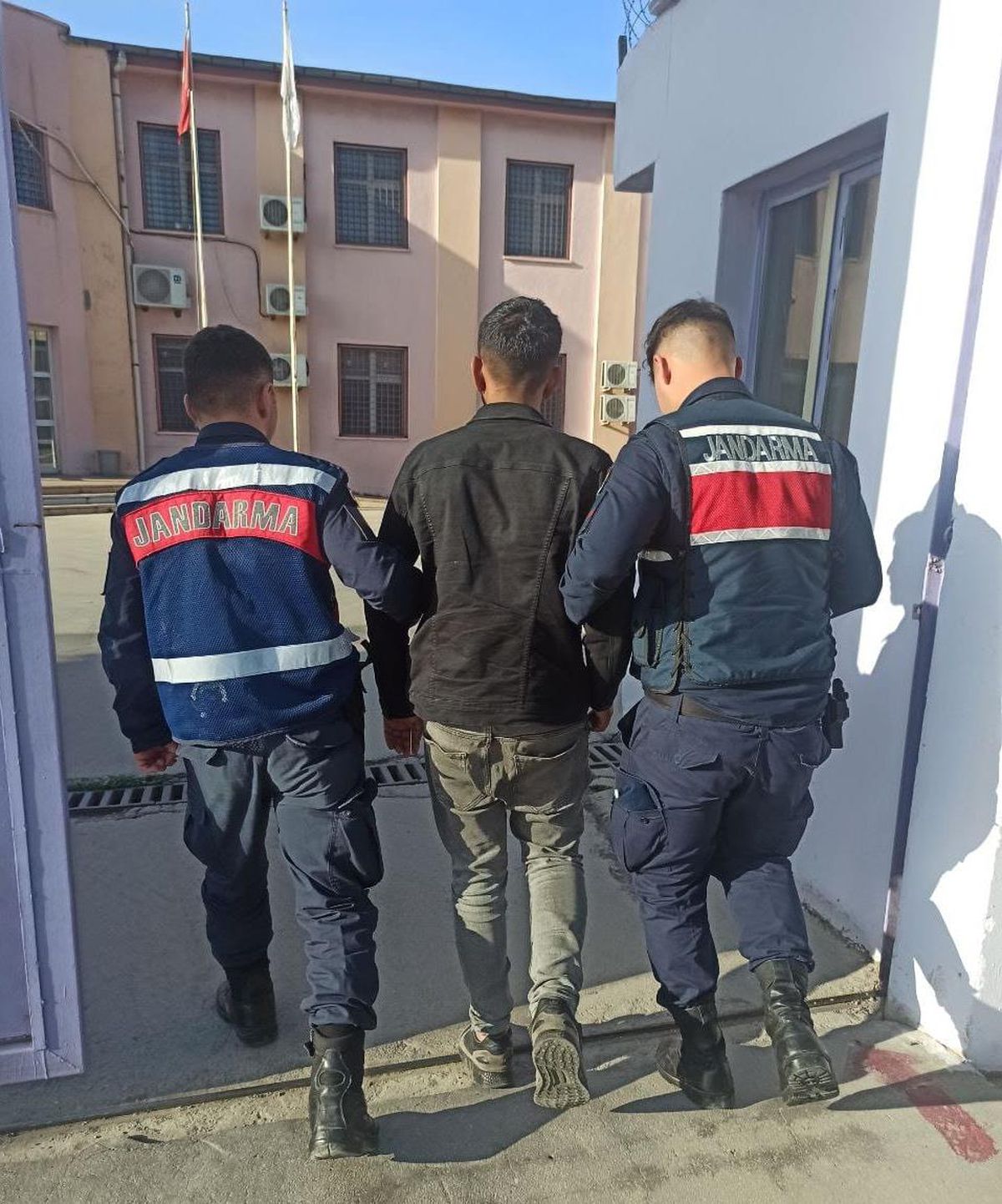 Osmaniye\'de üzerinde uyuşturucu bulunan zanlı tutuklandı