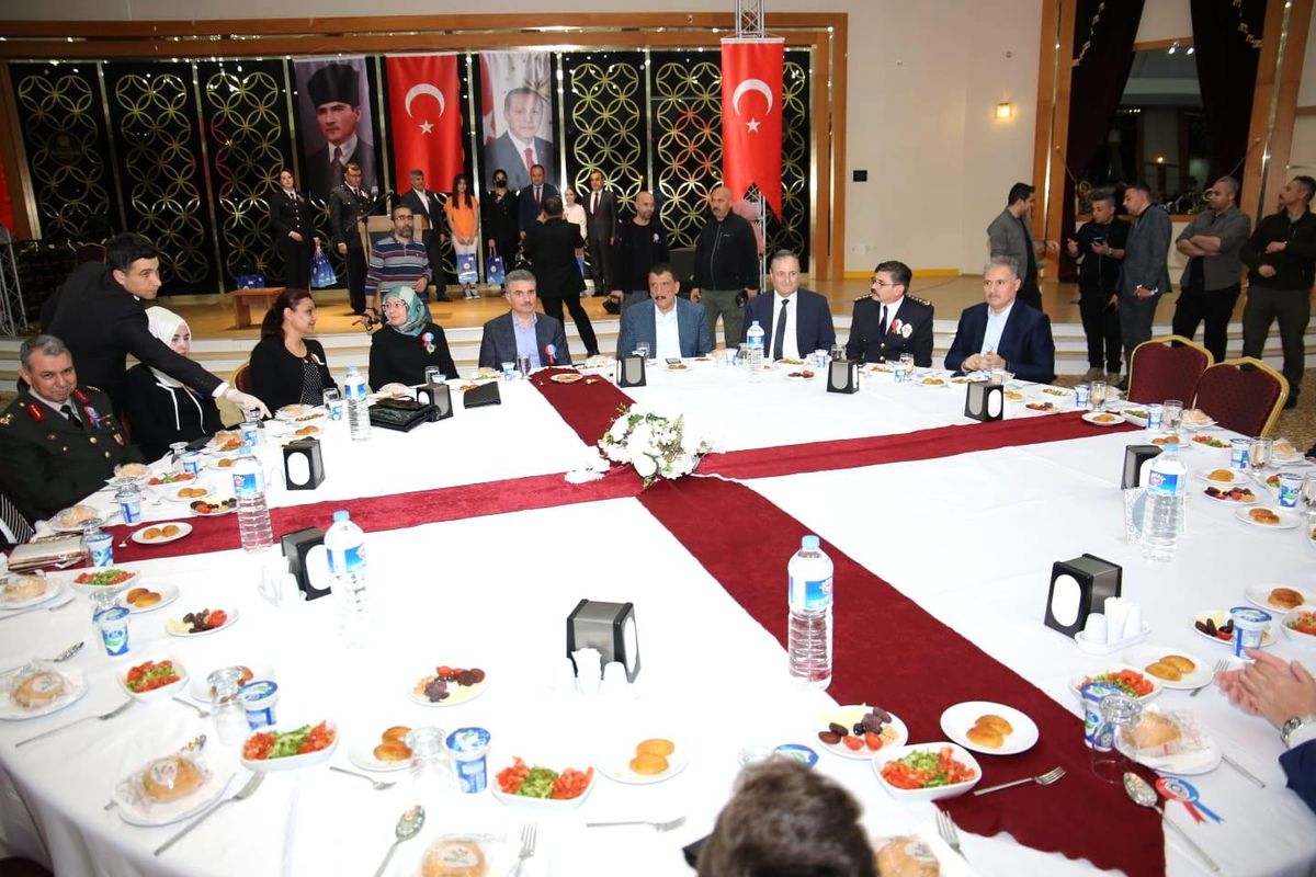 Polis şehit aileleri ile gaziler onuruna iftar