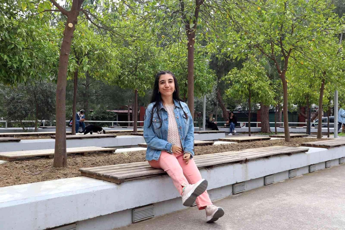 Üniversite öğrencisi Dilasu, protezleriyle yaşama tutundu