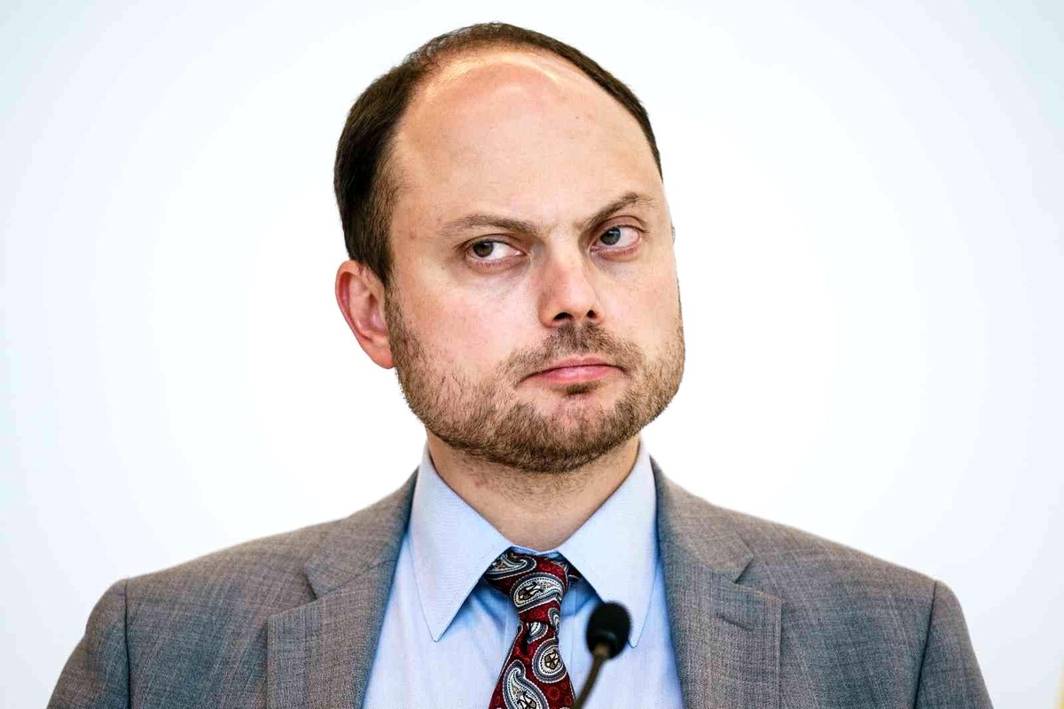 Son dakika haber: Savaş karşıtı Rus muhalif politikacı Kara-Murza Moskova\'da gözaltına alındı