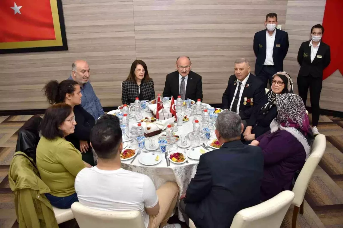 Şehit aileleri ve gaziler onuruna iftar