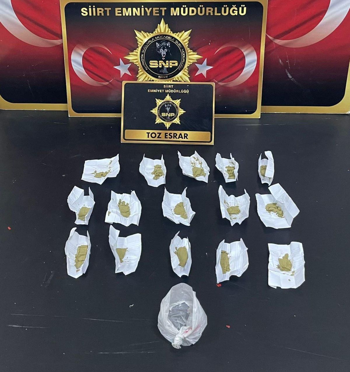 Siirt\'te çay ocağında uyuşturucu satmaya çalışan zanlı tutuklandı