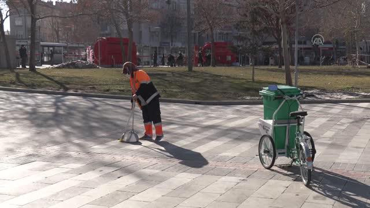 Temizlik ekipleri de artık bisikletli
