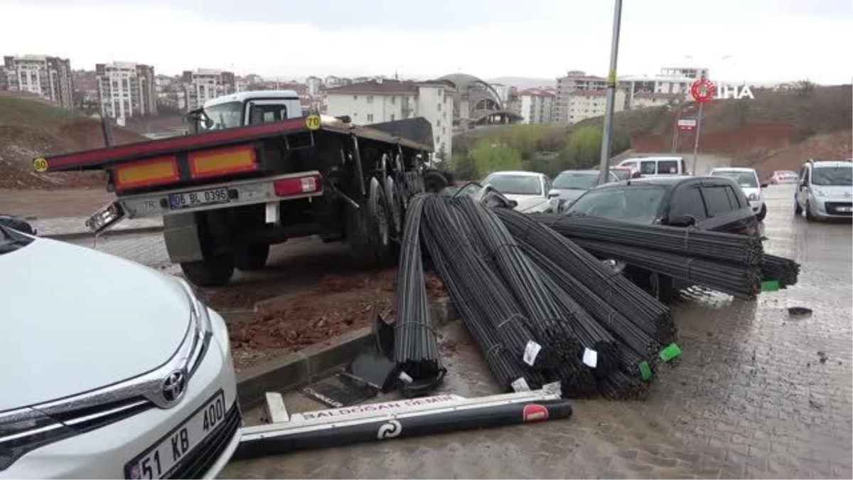 Tonlarca demir yüklü tır 7 araca çarptı, ortalık savaş alanına döndü