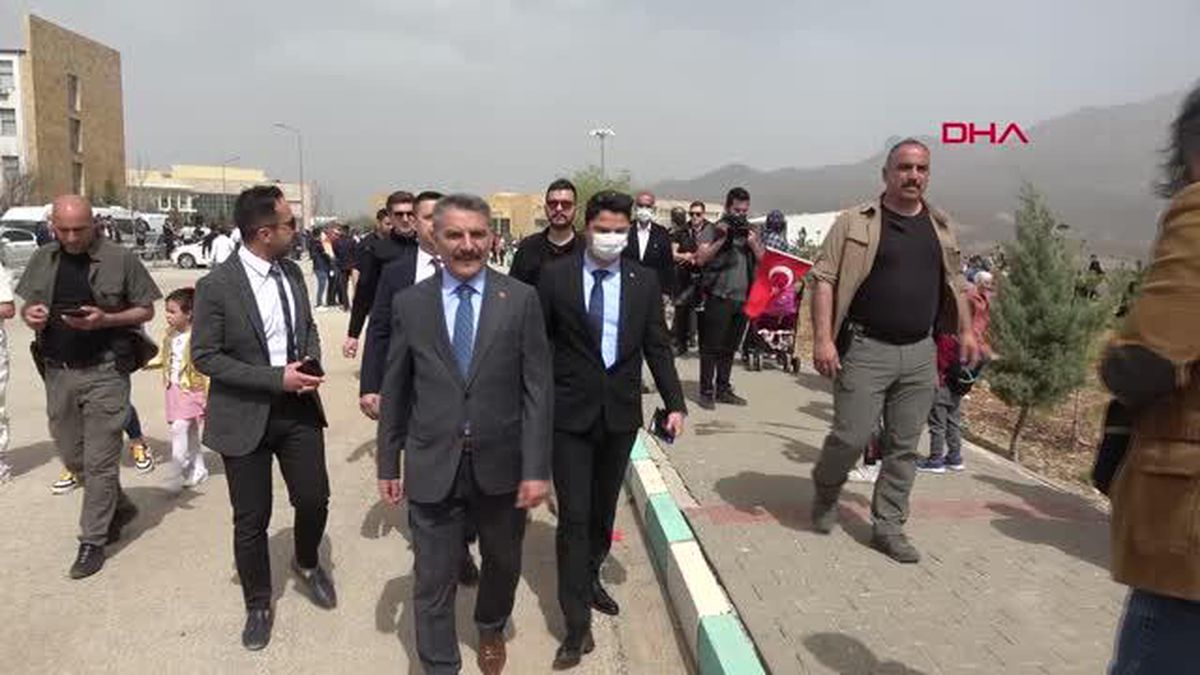 TÜRK YILDIZLARI'NIN TUNCELİ'DEKİ GÖSTERİSİ TOZ TAŞINIMI NEDENİYLE KISA SÜRDÜ