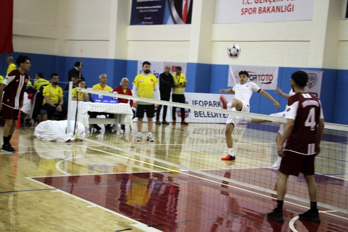 \'Ünilig Ayak Tenisi\' Türkiye Şampiyonası müsabakaları Kula\'da başladı