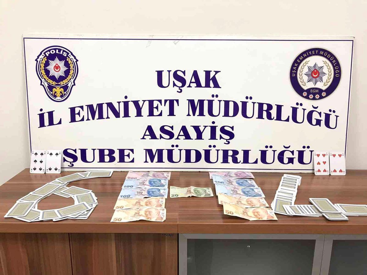 Uşak\'ta kumar oynayan 4 kişiye para cezası kesildi