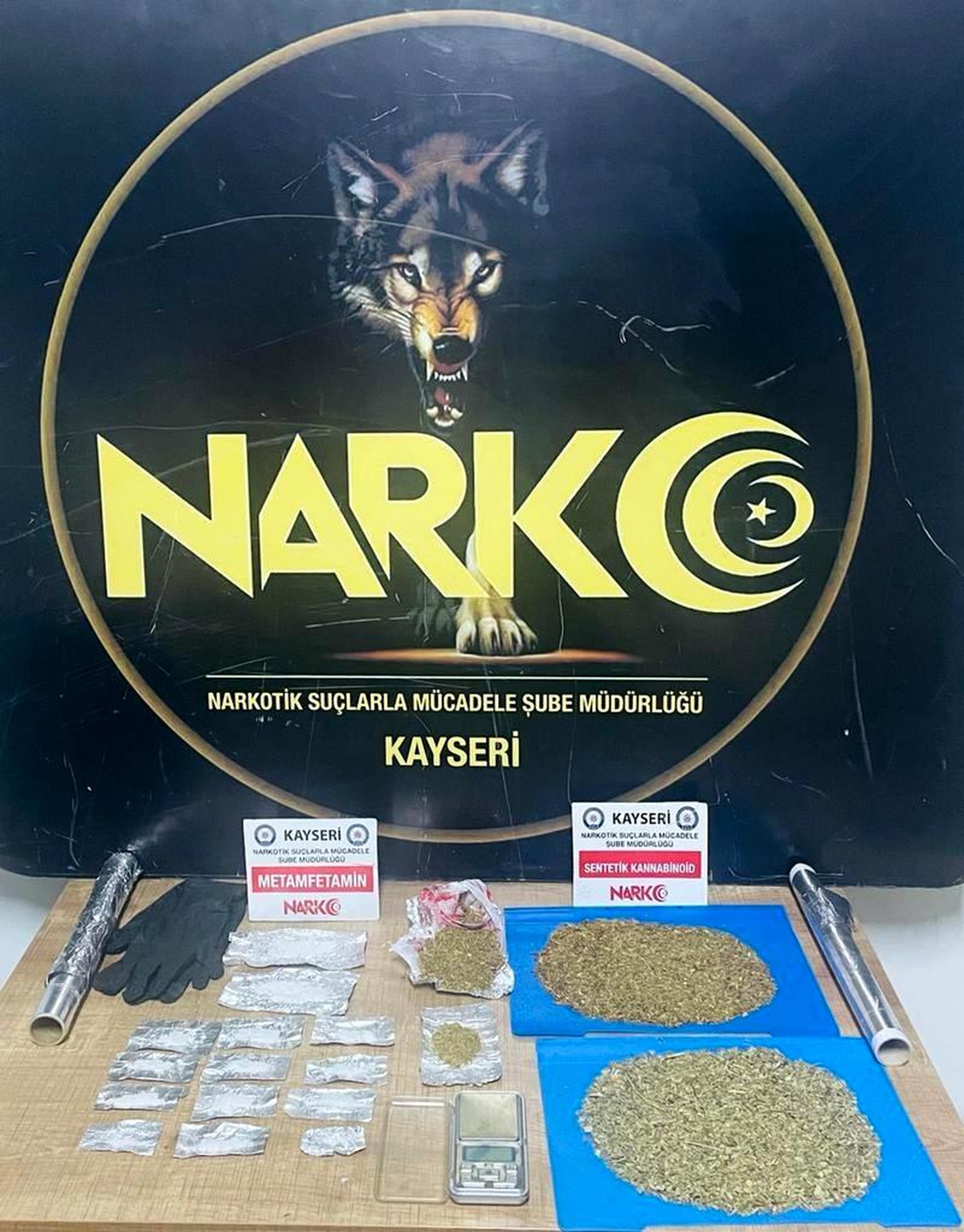 Uyuşturucu tacirleri polisten kaçamadı