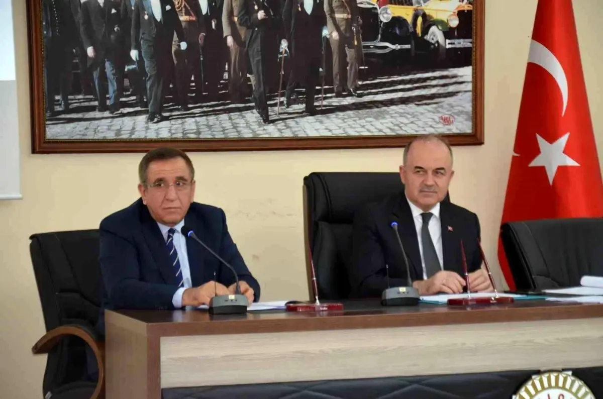 Yalova Valisi Muammer Erol, "Bütün bölge müdürlüklerinden şikayetçiyim"