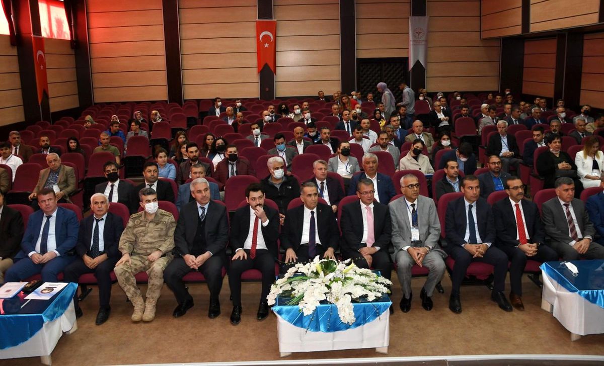 Adıyaman\'da \'Ben olsaydım\' konulu bağımlılıkla mücadele çalıştayı başladı