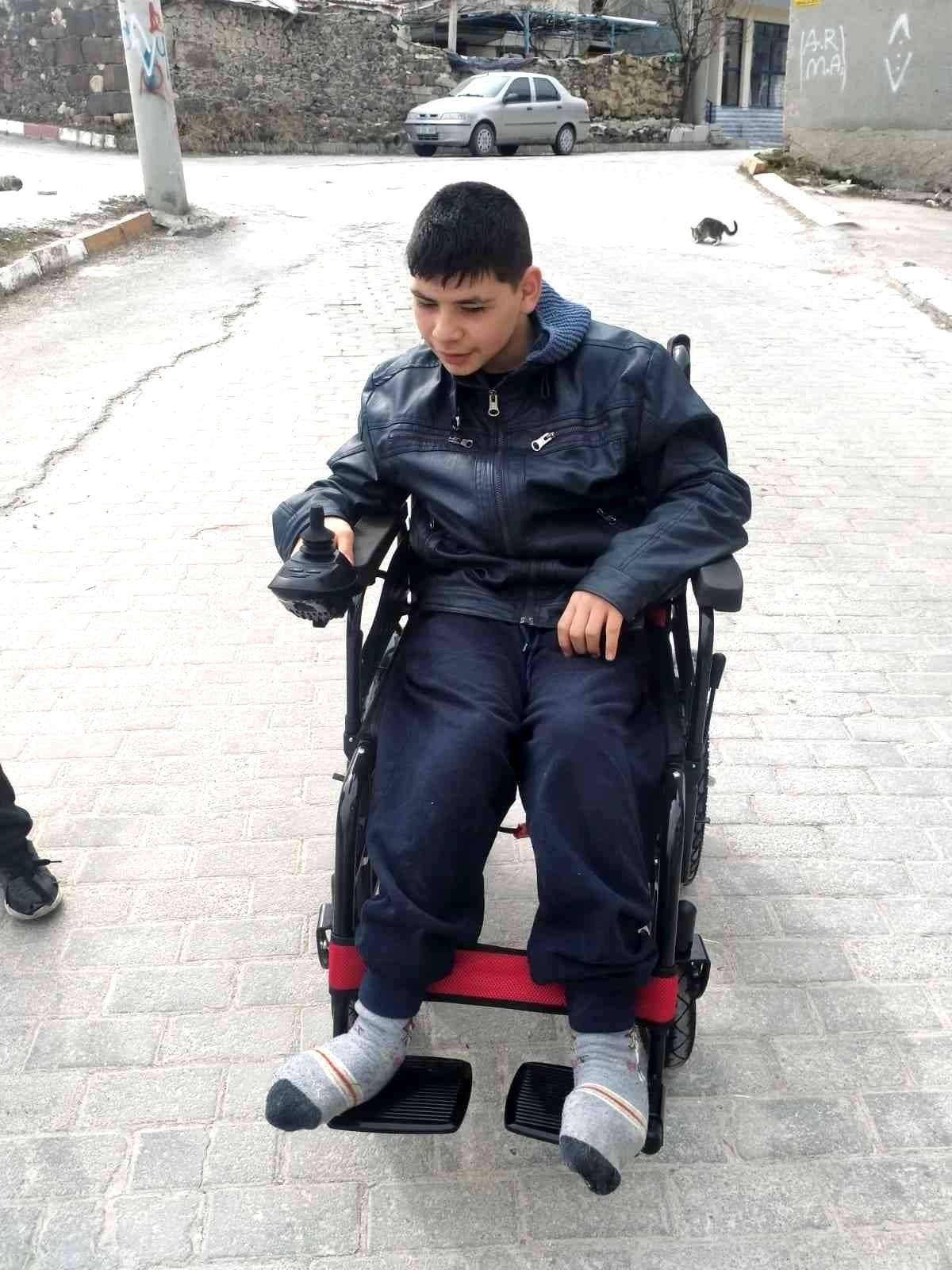 Akülü araçlarına kavuştular