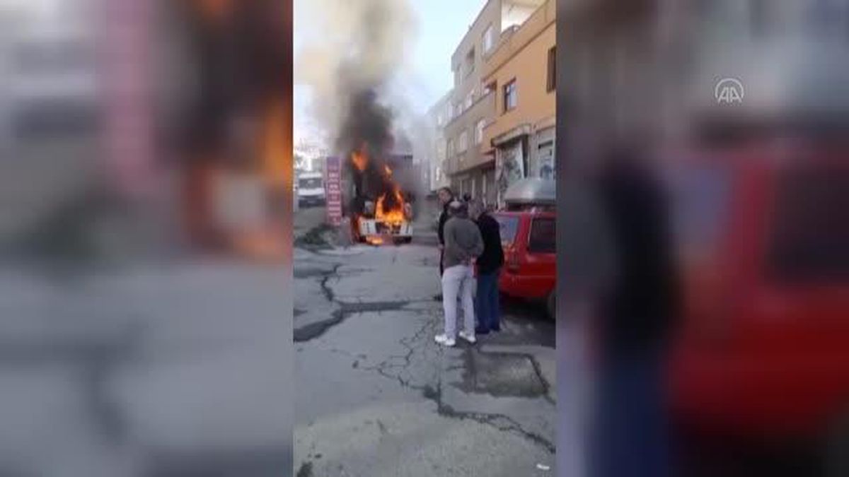 Ataşehir'de park halindeyken yanan kamyon kullanılamaz hale geldi