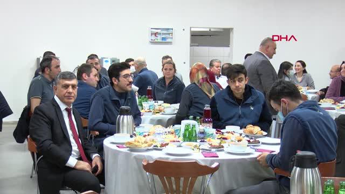 BAKAN KARAİSMAİLOĞLU PTT ÇALIŞANLARIYLA İFTAR YAPTI