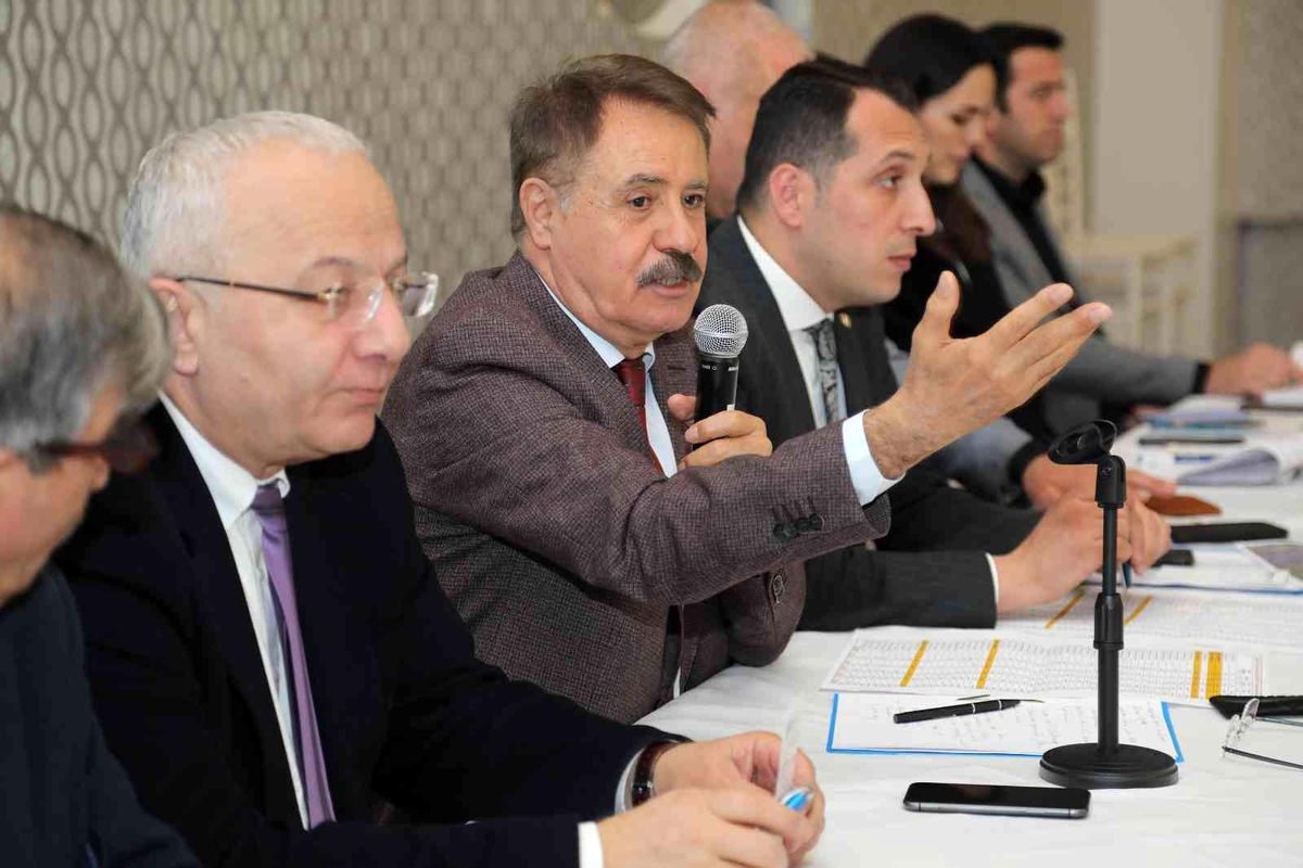 Başkan Deveci: 'Dayanışmayla bu yükün altından çıkarız'