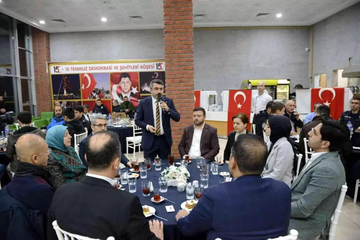 Başkan Yılmaz, görev başındaki polislerle iftar açtı