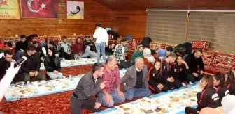 Başkandan öğrenciler ve güreşçilere iftar yemeği