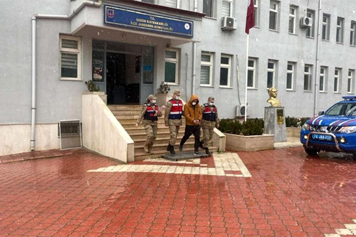 Batman\'da ev sahibini darp edip soygun yapan 4 şüpheli yakalandı