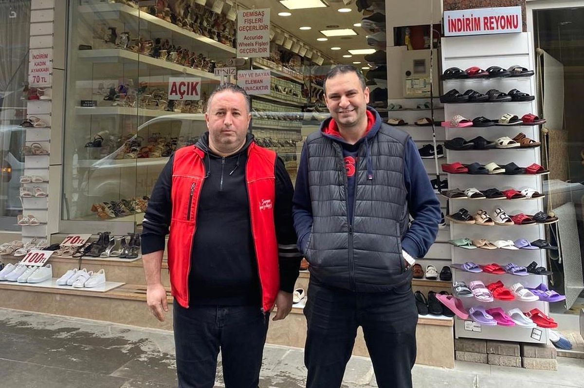 Bilecik\'te hayırsever esnaftan çocuklara bayram ayakkabısı