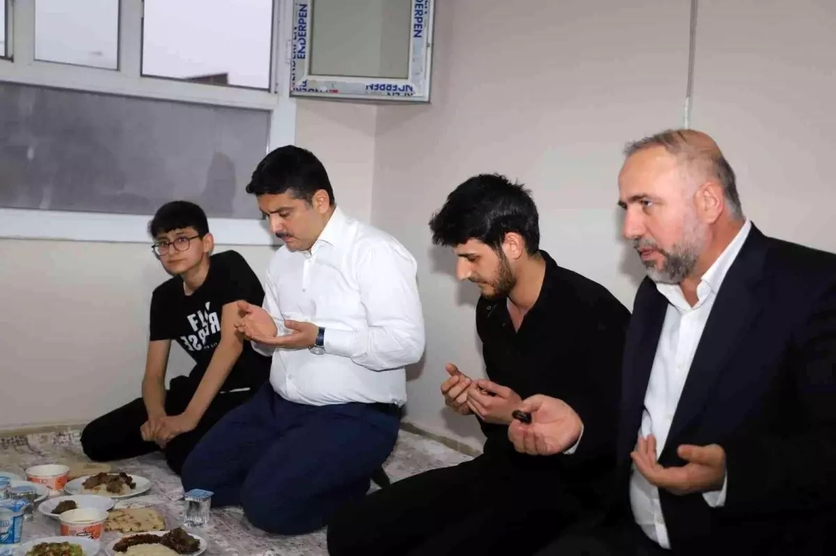 Cizre Kaymakamı Tunç, Cizreli ailelerle iftarda bir araya geldi