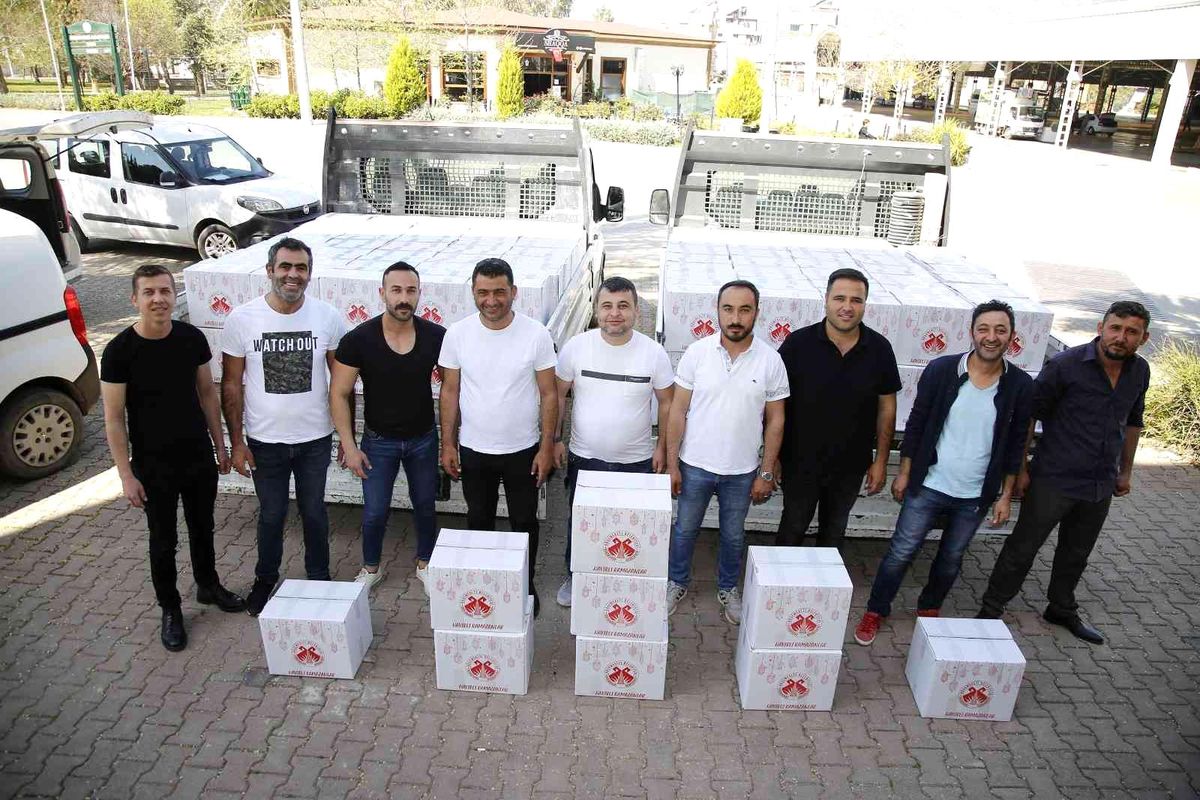 Döşemealtı\'nda 1 haftada 2 bin 500 aileye gıda kolisi dağıtıldı