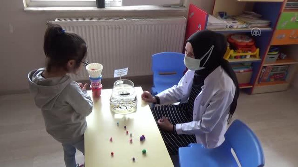 Down sendromlu minik Ece sevgiyle engellerin üstesinden geliyor