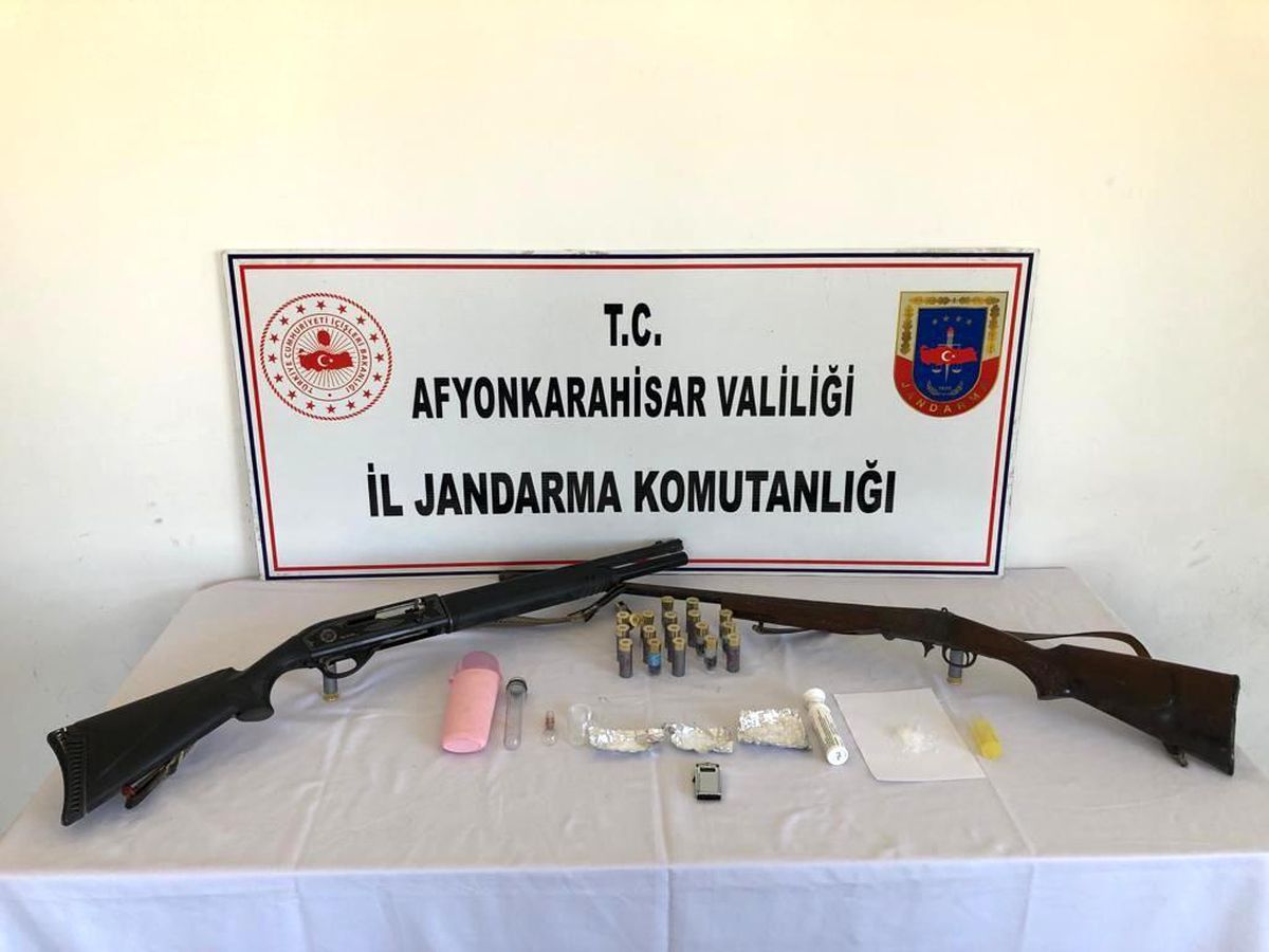 Evinde uyuşturucu satan şahıs tutuklandı