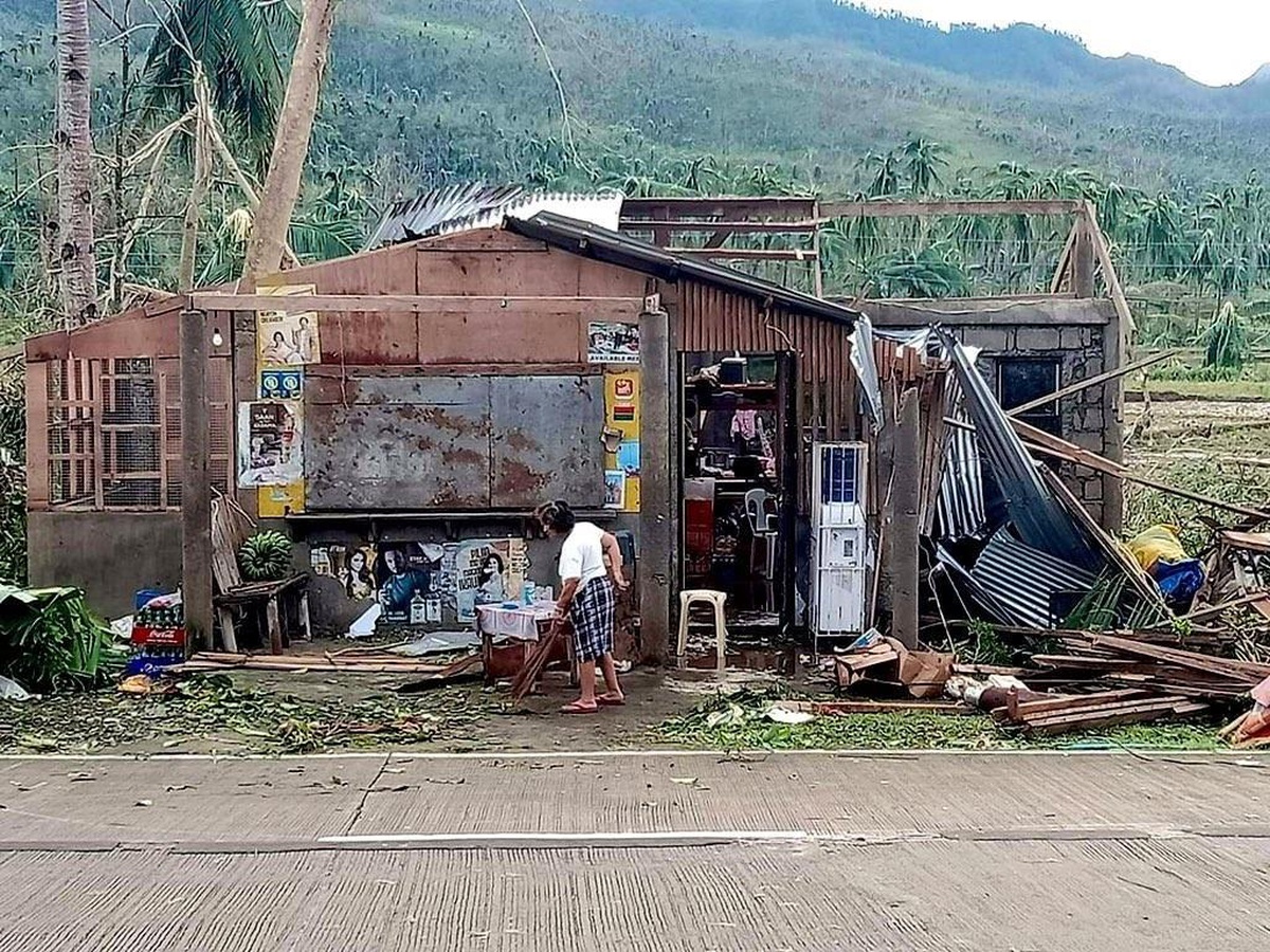 Son dakika gündem: Filipinler\'i vuran tropikal fırtınada can kaybı 42\'ye yükseldi