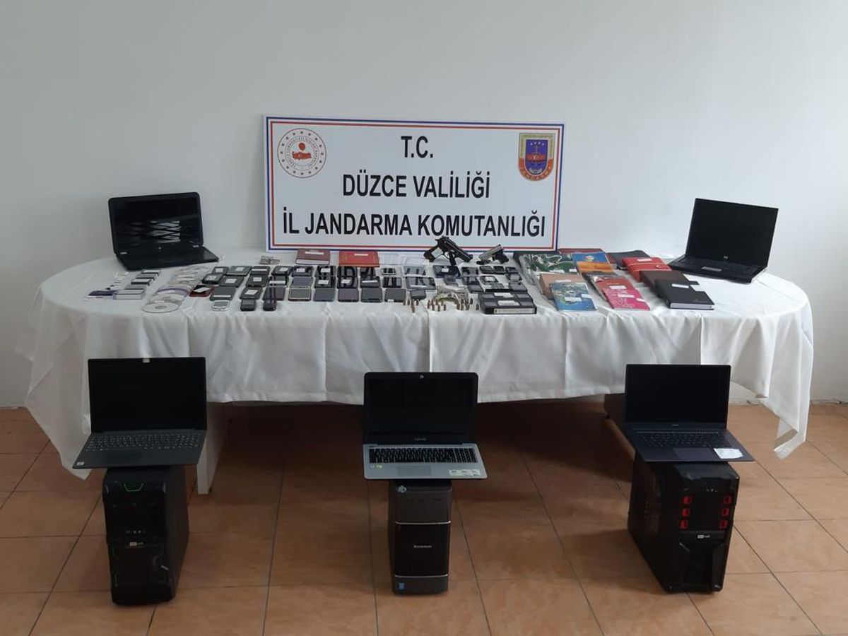 'Kobani'ye yardım' bahanesiyle PKK/KCK'ya para topladıkları iddiasıyla yakalanan 16 şüpheliden 4'ü tutuklandı