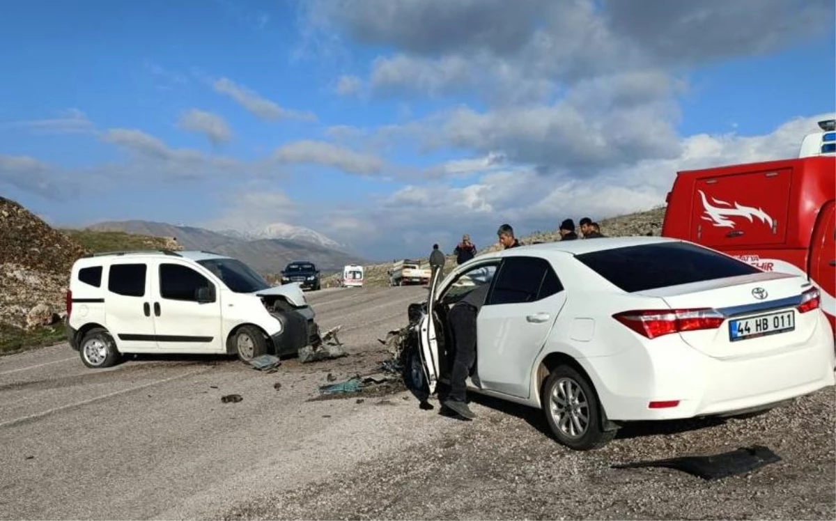 Son dakika haberleri! Malatya\'da otomobil ile hafif ticari aracın çarpıştığı kazada 3 kişi yaralandı