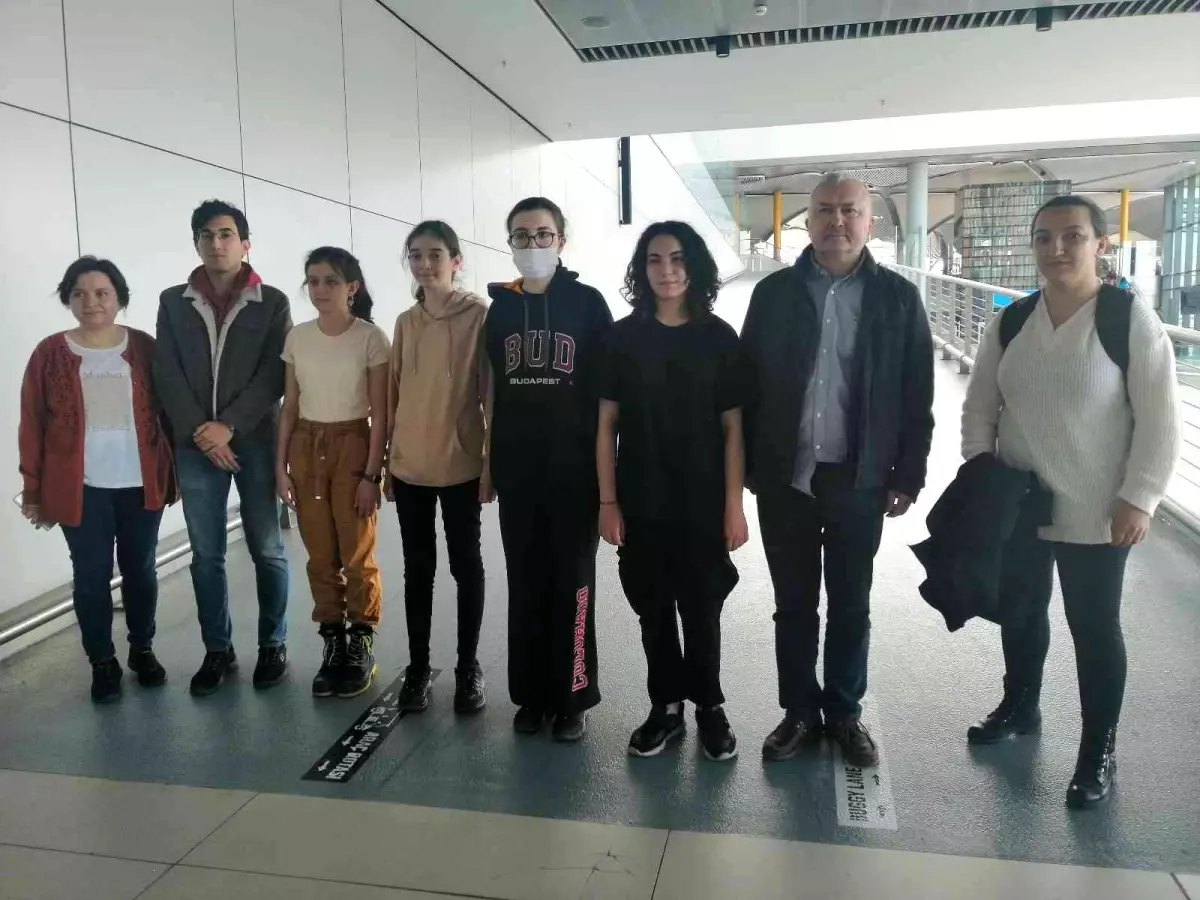 Matematik Olimpiyatında Avrupa ikincisi olan Türk öğrenciler yurda döndü