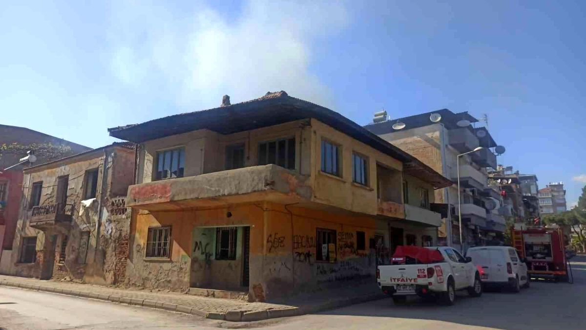 Metruk evde çıkan yangın korkuttu