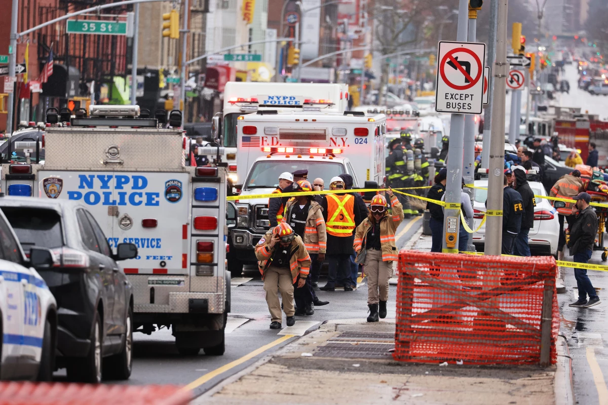 New York\'ta Brooklyn bölgesinde metroda silahlı saldırı
