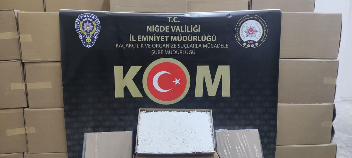Niğde\'de bir kamyonda 4,5 milyon dolu makaron ele geçirildi