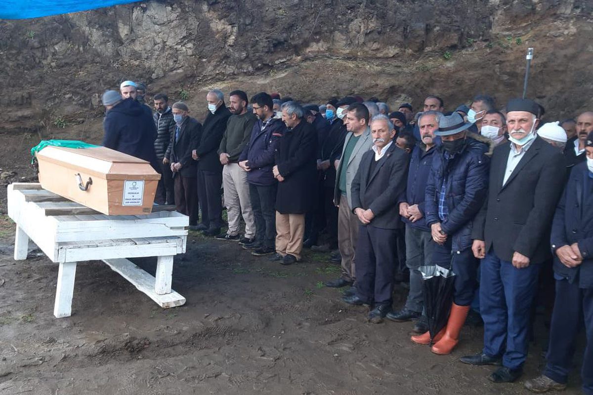 Ordu\'da evinde ölü bulunan genç kadının cenazesi toprağa verildi