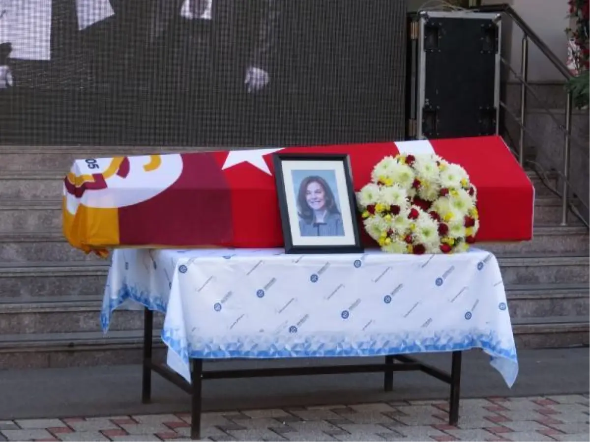 PROF. DR. SERAP HELVACI İÇİN MARMARA ÜNİVERSİTESİ\'NDE TÖREN