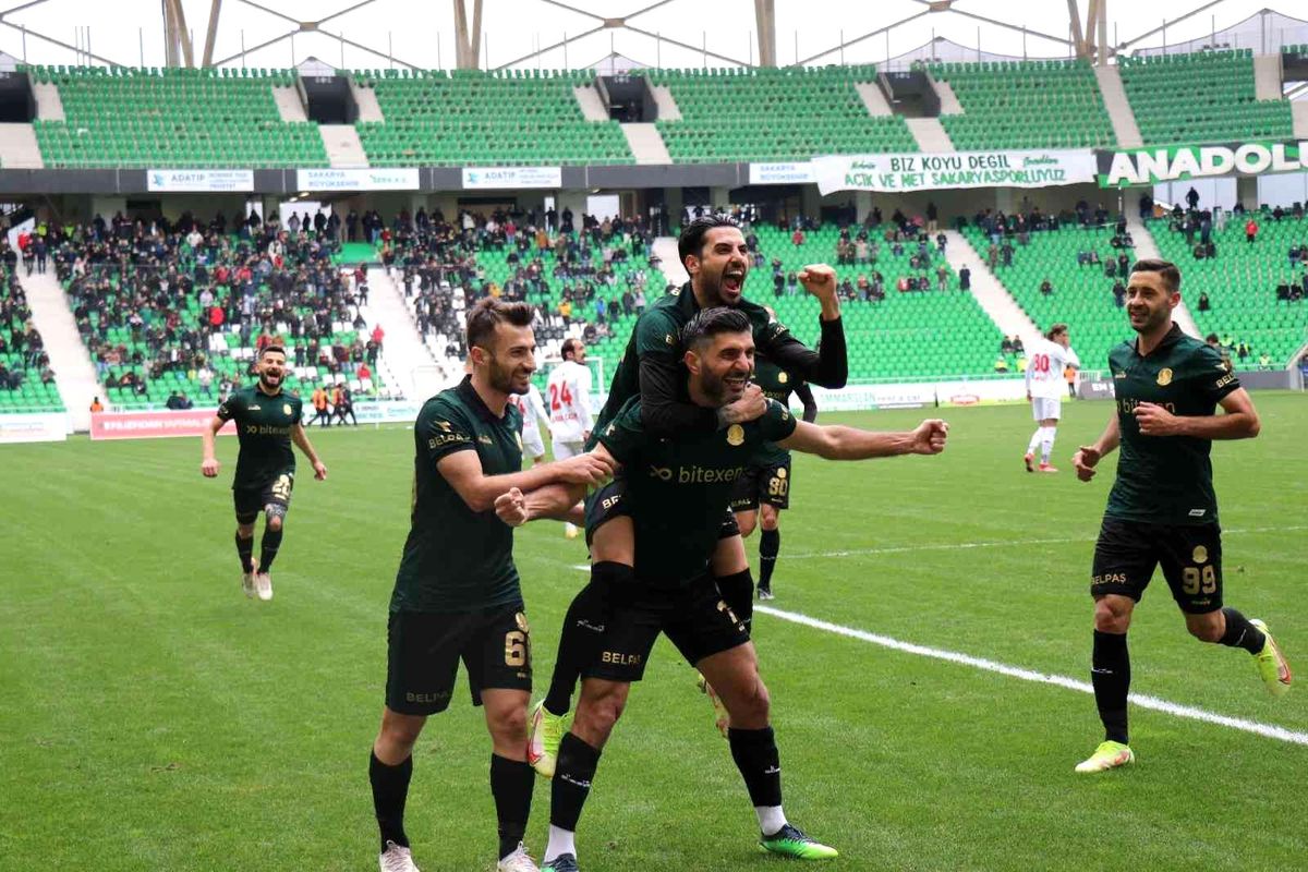 Sakaryaspor\'un şampiyonluk hedefi için son 4 maç