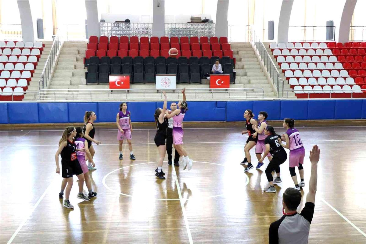 U-18 Basketbol Kızlar Anadolu Şampiyonası Aydın'da başladı