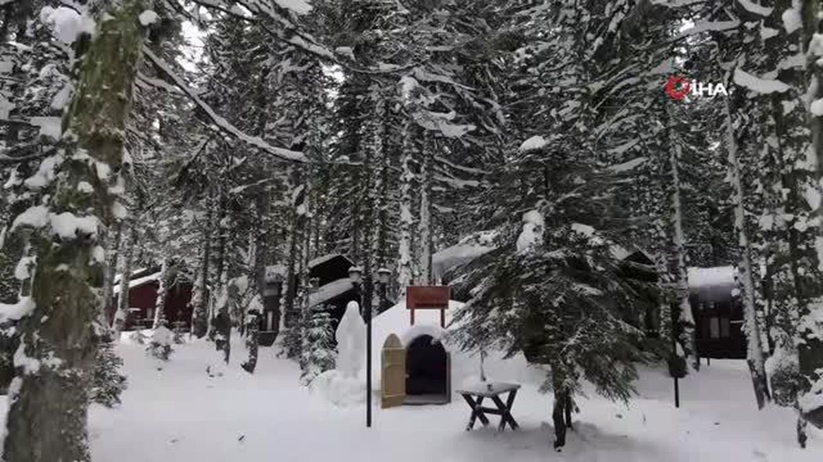 Uludağ'da kar keyfi yaşamak isteyenler için iglo ve kütük evler misafirlerini bekliyor